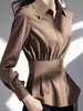 Primavera estilo europeu estilo estrangeiro chique nicho chique luxo leve alta qualidade envelhecimento redutor linda super-quente camisa de cintura marrom para mulheres