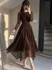 2026 Nuevo Vestido de Encaje Francés para Mujer Manga Larga Cintura Ceñida Adelgazante Elegante Temperamento Rojo Negro Longitud Media Formal