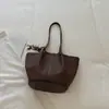 Nuevo bolso de gran capacidad vintage de color liso para principios de otoño de 2026, bolso de hombro simple de estilo coreano casual de moda para el trabajo y los desplazamientos