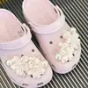Zapatos con agujeros accesorios flor de cerezo de satén gelatina de leche flores para zapatos hebillas de zapatos diy desmontables lavables decoración 3D para la superficie del zapato