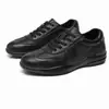 Envío Directo Zapatos Casuales de Cuero Cómodos para Todas las Estaciones Ligeros Cómodos Zapatos para Hombre Transpirables Suela Suave Negro Deportivos Zapatos Pequeños de Cuero Venta al por Mayor