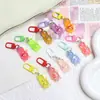 Llavero de Oso Fresa Dibujo Animado Lindo Tridimensional Colgante de Resina Colgante para Mochila Escolar de Estudiante Regalo Creativo para Pareja Mejor Amigo