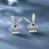 Explosões flash transfronteiriças diamante branco olhos azuis orelhas de coelho fofas temperamento feminino zircônia cravejada com diamantes brincos atacado