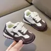 Tênis Infantil Color Block 2026 Sapatos Infantis de Solado Macio Moda Masculina Calçados Casuais Meninas Antiderrapante Sapatos de Treino Alemães Sapatos de Bebê