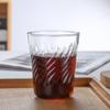 Los fabricantes suministran una taza de café de vidrio de borosilicato de 250 ml de color azul, disponible en stock, para calentar en el horno microondas.