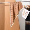 Lenço triangular, acessório feminino em camadas, cinto jeans, lenço de cintura, acessório de viagem, camisa, xale estiloso