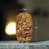 Colgante de Palo de Agarwood Amarillo Qinan Marca Dios de la Riqueza Colgante Artesanía en Relieve Talla a una Cara Estilo Chino Pie para Sostener en la Mano