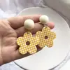 Pendientes de Acrílico Vintage con Estampado Floral a Cuadros Amarillos Suaves, Aretes y Clips para Orejas Hechos a Mano en Japón, Accesorios para Chicas Super Hadas