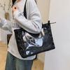 A popular bolsa de ombro transparente com laço de fita 2025, linda e grande capacidade de costura, da moda deste ano