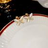 Pendientes de plata con forma de mariposa y flor de perla retro francesa, pequeños y exquisitos, de alta gama, con diseño de hada súper dulce para mujer.
