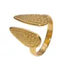 Anillo de acero de titanio europeo y americano de nicho con diseño de ala creativa, estilo personalizado, chapado en oro, no se decolora, de extremo abierto, anillo de acero inoxidable impermeable