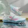 Nuevos zapatos de saltar para niños, zapatillas de entrenamiento integrales, de suela blanda, ligeros, antideslizantes, para fitness en interiores, para estudiantes de primaria, adecuados tanto para niños como para niñas