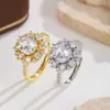 Novo anel com design de girassol com zircônia cúbica totalmente cravejada, um anel de diamante simulado luxuoso e de alta qualidade com aro aberto ajustável