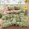 Conjunto de cama de algodão matelassê de quatro peças com capa de edredom estampada e lençol com elástico, estilo coreano, adequado para dormitórios estudantis, conjunto de cama de três peças