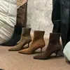 Botines elegantes de punta alta con tacón alto estilo francés Chuyuji para mujer, botas de ajuste ceñido, nuevo modelo otoño e invierno 2026, gamuza, tacón fino, cierre de cremallera en la espalda
