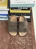 Artículos en stock sandalias de una tira de lana pura para mujer nuevo estilo de principios de otoño versátiles suela plana suela blanda zapatos retro de pelo