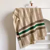 Bufanda jacquard de rayas verticales desgastada vintage para mujer, chal de doble cara de cachemira sintética para otoño e invierno con colores contrastantes, rayas anchas y borlas cortas, estilo artístico