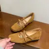 Zapatos planos cómodos de gamuza con plataforma interior, zapatos Mary Jane retro, nueva colección otoño 2026, con diseño cruzado, en un color único de albaricoque y marrón para mujer