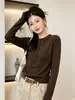 Camiseta base de cuello semiabierto para mujer, nuevo estilo coreano, diseño otoño/invierno, versátil y elegante, top ajustado de manga larga cepillada otoño/invierno