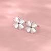 Aretes de Plata Pura S999 Dámila de Trébol de Cuatro Hojas, Simples Estilo Ins Frescos y Delicados, Amigables con el Oído, Al por Mayor en Stock