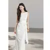 Vestido Regata de Verão 2026 Novo Feminino com Temperamento Acinturado Cadarço Cintura Alta Emagrecedor Versátil Cor Lisa