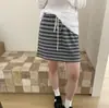 Nueva colección otoño/invierno 2026: Falda midi de corte A, holgada, estilizada y versátil, con cinturilla de color contrastante, moderna y fácil de combinar, para mujer