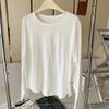 Camiseta Simples de Estilo Coreano com Gola Redonda e Manga Comprida para Mulheres no Outono, Caimento Solto e Emagrecedor, Versátil Camiseta Casual para Usar por Baixo, Top Fino