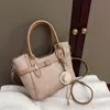 Bolsa de Ombro Única Feminina de Nova Moda Transfronteiriça com Fivela Texturizada, Grande Capacidade, Tendência para o Trabalho, Versátil, Bolsa Transversal Diagonal de Celebridade da Internet