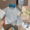 Conjunto de Verão Fino Esportivo Duas Peças para Crianças com Blusa de Manga Curta em Tela e Shorts para Meninas e Meninos, Adequado para Atividades ao Ar Livre no Verão