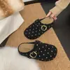 Mules de outono sem cadarço para mulheres, design de bolinhas, estilo coreano 2026, com característica interna de aumento de altura e detalhe de fivela