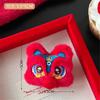 Broche de peluche de Año Nuevo, muñeca de moda nacional del año del Dragón, pin de joyería, guantes, bufanda, accesorios decorativos, venta al por mayor