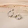 Pendientes de Otoño e Invierno 2024 Moda Elegantes Estéreo de Gama Alta Hebilla de Oreja Hilo Retorcido Anillo Liso Acero de Titanio Femenino con Estilo