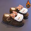 Zapatillas de Algodón con Forro de Felpa Estilo Nuevo 2026 para Niñas, Zapatos Cálidos de Invierno para Interiores y Hogar para Bebés, Slip-On para Niñas, Adecuadas para Uso en Exteriores