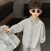 Traje de Primavera y Otoño para Niños 2026 Nuevo Estilo Coreano Infantil Fresco Atractivo Camisa Chaleco Conjunto de Tres Piezas Ropa Casual para Niños Pequeños