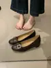 Sapatos femininos Mary Jane baixos estilo francês com fivela de cinto, bico redondo, aumento interno de altura, elegantes e versáteis para o trabalho