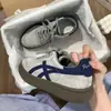 Tênis de Treino Cinza e Azul de Nicho para Mulheres, Estilo Ins, Novidade Outono 2025 Sola Grossa Couro Macio Retrô Esportivo Casual Tênis Tendência