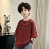 Conjunto de verão para meninos 2027 novo estilo infantil fino casual fresco solto camiseta e shorts jeans para meninos