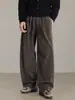 Pantalones Casuales de Textura Retro Americana Plisados para Hombre, Estilo Otoño e Invierno, Pantalones Pesados Holgados de Pierna Recta con Diseño de Hendidura Estructurada y Dobladillo Curvo