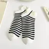 Calcetines Tobilleros de Algodón Rayados Blanco y Negro para Mujer Zudel Nueva Colección Primavera/Verano Calcetines de Algodón Versátiles para Mujer Venta al por Mayor