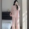 Pijama super fofo para meninas com tema de ovelhinhas cor-de-rosa, novo conjunto de primavera/outono com mangas compridas e calças compridas, gola com bolinhas, roupa de casa
