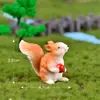 Jardín de suculentas en miniatura para paisajismo y decoración: artesanías adorables y lindas de ardilla y piña de resina