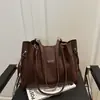 2025 Nova Bolsa de Ombro Mais Vendida Transfronteiriça para o Dia a Dia Bolsa de Braço de Alta Qualidade Bolsa Tote Versátil Retrô Grande Capacidade Feminina