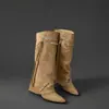Botas altas de punta con tachuelas de estilo retro de moda para mujer, nueva colección 2026, botas western que realzan la altura, botas de montar marrones con flecos