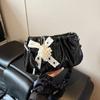 Bolsa de Mão Feminina Tendência e Estilosa 2025 Novo Estilo Estrangeiro, Nicho, com Toque de Luxo, Versátil para Ombro, Transversal