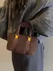 Bolsa de Mão Transfronteiriça de Lã de Cordeiro Outono para Mulheres 2025 Novo Estilo da Moda Bolsa de Ombro Bolsa Transversal Tendência de Nicho