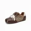 Zapatillas de entrenamiento alemanas con textura de cuero para mujer, nueva colección otoño/invierno 2026, suela blanda, zapatillas casual versátiles, zapatillas de béisbol y zapatillas deportivas