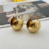 Europeu e Americano Bright Face Metal Bola Dourada Orelha Fivela Mulheres Light Luxury Niche Design High-end Retro Brincos Brincos da Moda