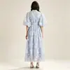 Estilo transfronterizo, vestido largo con cuello de volantes y bordado de encaje, con mangas abullonadas, cintura de amarre y falda fluida.. Elegante vestido de mujer, suministro directo desde la fuente