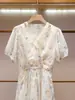 Vestido de Verano Nuevo Estilo Francés Fresco y Moderno con Cintura Marcada, Estampado Floral, Manga Corta y Cuello en V para Mujer de Gama Alta de Shenzhen Nanyou