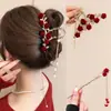 Pinza para el pelo con borla de rosa roja Pinza para el pelo de flor de terciopelo Otoño e Invierno Accesorio para el pelo Parte trasera de la cabeza Pinza de tiburón Pinza para el pelo de Año Nuevo